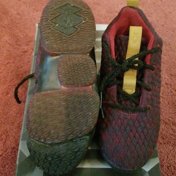 Lebron's - Picture 5 of 8